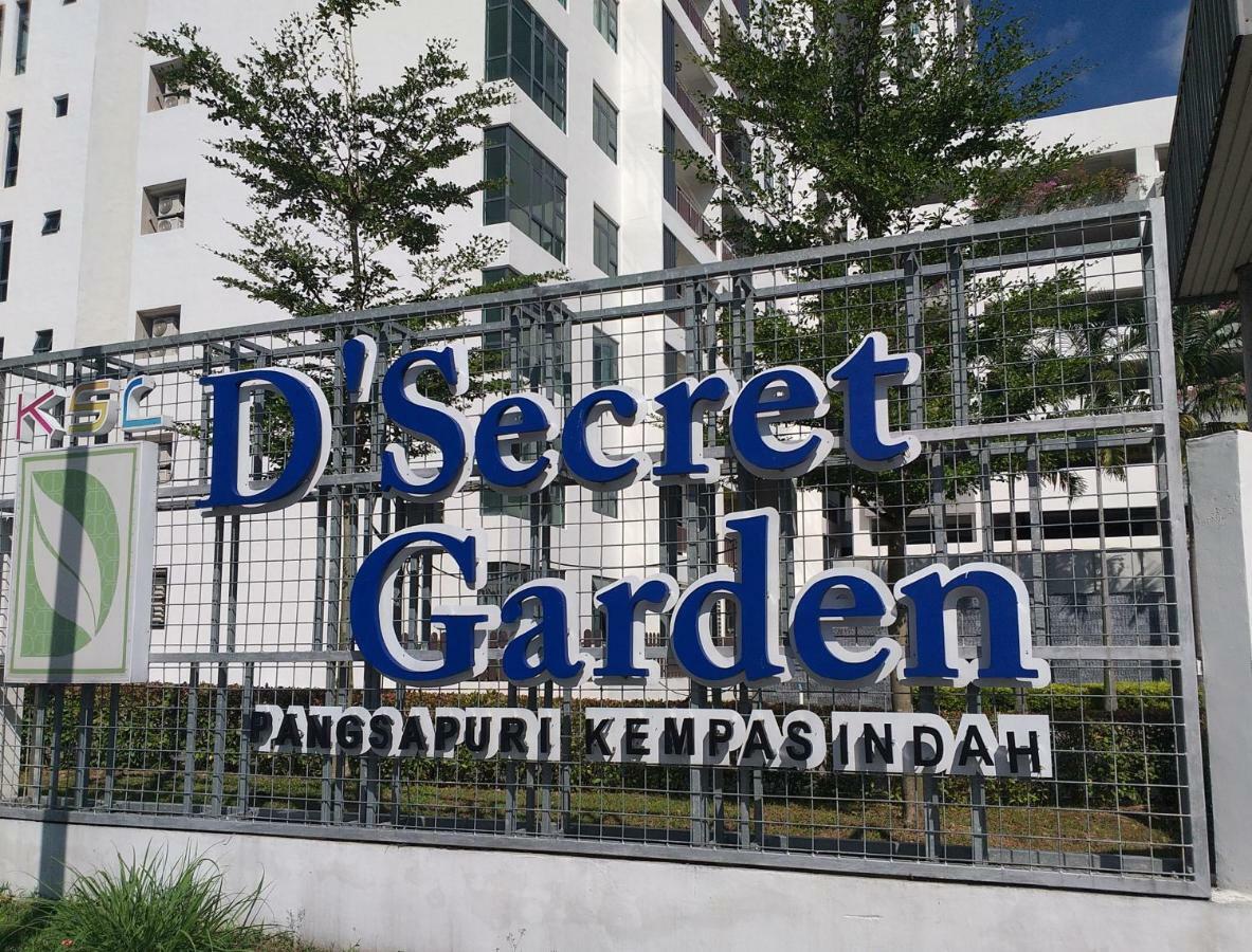 Kempas Indah @ The Secret Garden Homestay Johor Bahru Esterno foto
