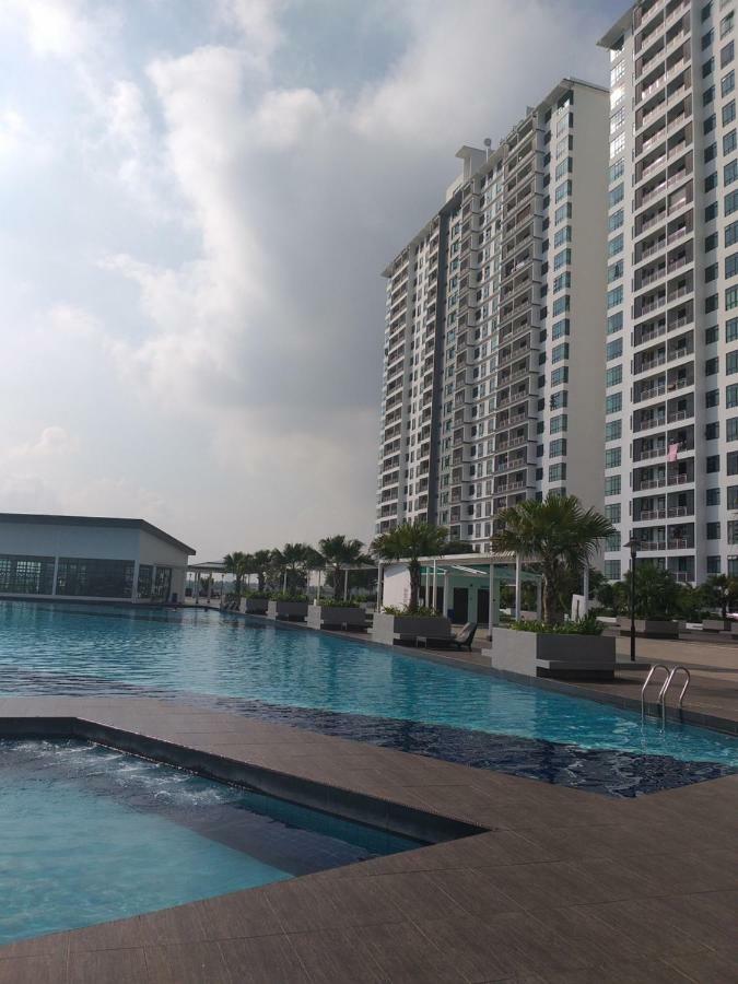 Kempas Indah @ The Secret Garden Homestay Johor Bahru Esterno foto
